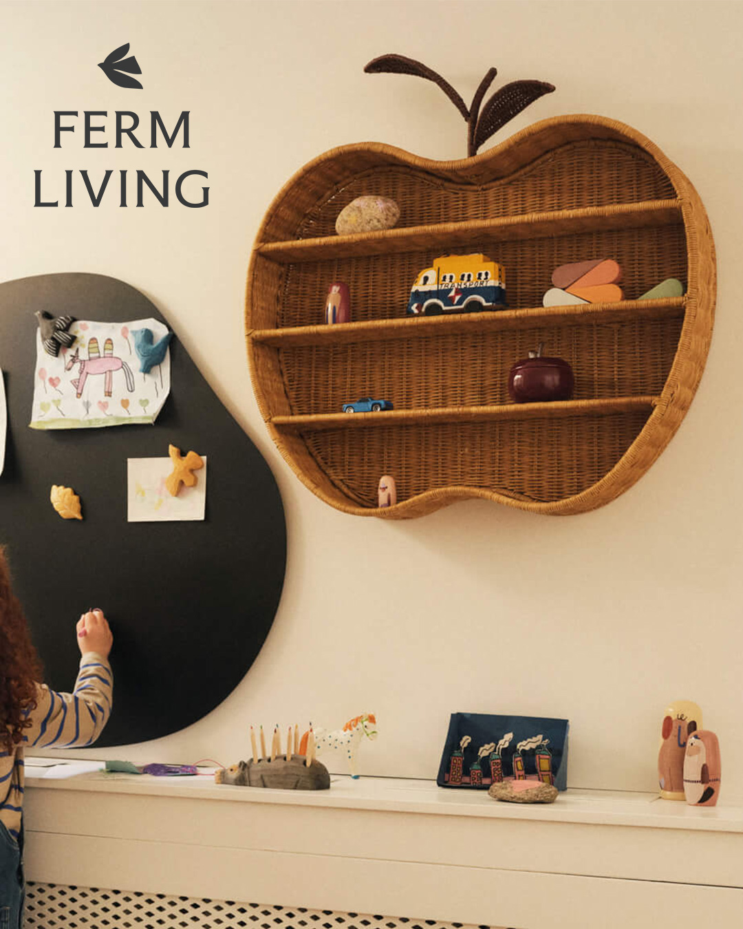 Ferm Living(ファームリビング) 林檎の編み込みラタンシェルフ
